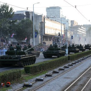 Oklopnjaci, tenkovi i druga vozila na mimohodu
