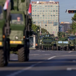 Oklopnjaci, tenkovi i druga vozila na mimohodu
