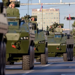 Oklopnjaci, tenkovi i druga vozila na mimohodu