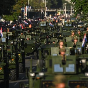 Oklopnjaci, tenkovi i druga vozila na mimohodu