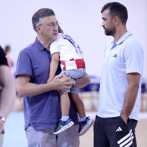 Andrej Plenković na košarkaškoj utakmici Hrvatske s Ukrajinom