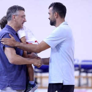 Andrej Plenković na košarkaškoj utakmici Hrvatske s Ukrajinom