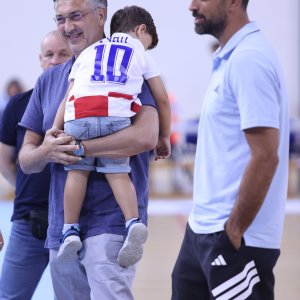 Andrej Plenković na košarkaškoj utakmici Hrvatske s Ukrajinom