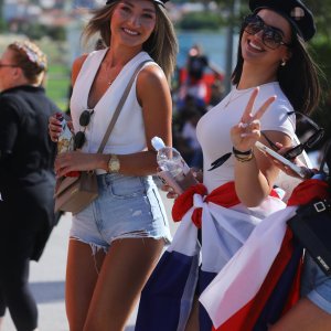 Modne kombinacije na dolasku na koncert Thompsona