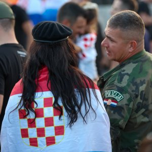 Sinj: Thompsonovi obožavatelji čekaju početak koncerta na hipodromu