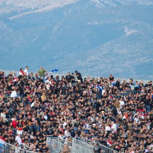 Sinj: Thompsonovi obožavatelji čekaju početak koncerta na hipodromu