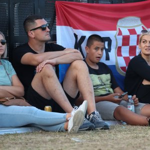 Sinj: Thompsonovi obožavatelji čekaju početak koncerta na hipodromu