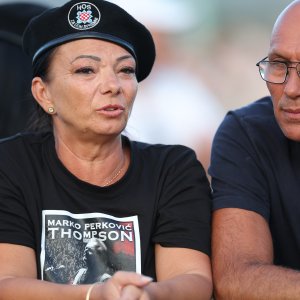 Sinj: Thompsonovi obožavatelji čekaju početak koncerta na hipodromu