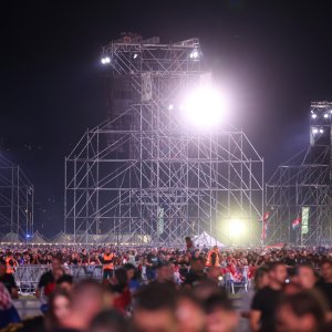 Obožavatelji čekaju Thompsonov koncert u Sinju