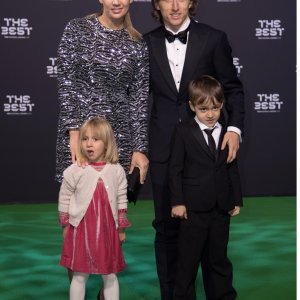 Vanja i Luka Modrić s djecom Ivanom i Emom