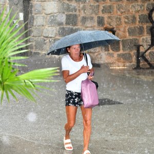 Jak pljusak iznenadio domaće i turiste na otoku Krku
