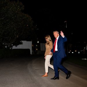 Donald i Melania Trump se vraćaju u Ameriku