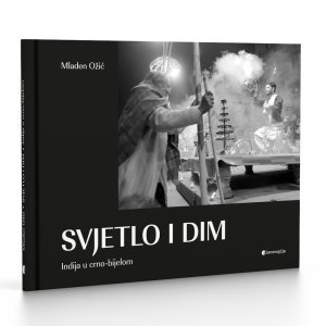 Poklanjamo knjigu 'Svjetlo i dim: Indija u crno-bijelom'