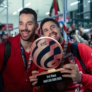 Doček rukometaša u Zračnoj luci Franjo Tuđman