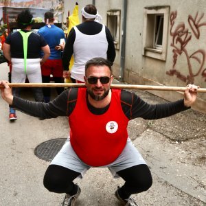 Održan Kambelovski krnjeval i zapaljen krnje 'Yugo'