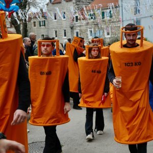 Održan Kambelovski krnjeval i zapaljen krnje 'Yugo'