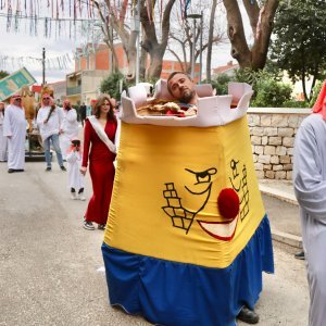 Održan Kambelovski krnjeval i zapaljen krnje 'Yugo'