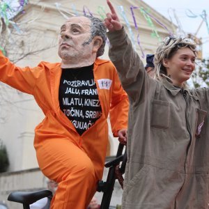 Održan Kambelovski krnjeval i zapaljen krnje 'Yugo'