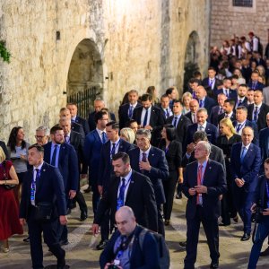 Uzvanici samita 'Inicijativa triju mora' prošetali Stradunom