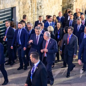 Uzvanici samita 'Inicijativa triju mora' prošetali Stradunom