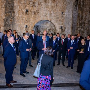 Uzvanici samita 'Inicijativa triju mora' prošetali Stradunom