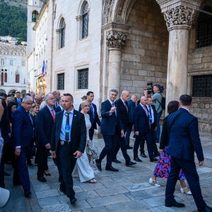 Uzvanici samita 'Inicijativa triju mora' prošetali Stradunom