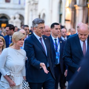 Uzvanici samita 'Inicijativa triju mora' prošetali Stradunom