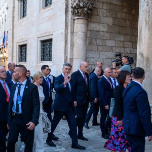 Uzvanici samita 'Inicijativa triju mora' prošetali Stradunom