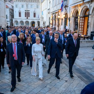 Uzvanici samita 'Inicijativa triju mora' prošetali Stradunom