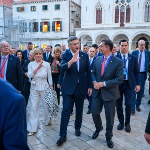 Uzvanici samita 'Inicijativa triju mora' prošetali Stradunom