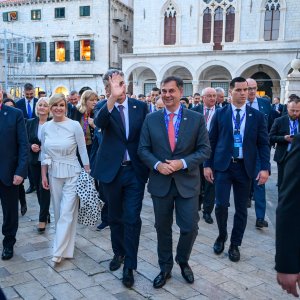 Uzvanici samita 'Inicijativa triju mora' prošetali Stradunom