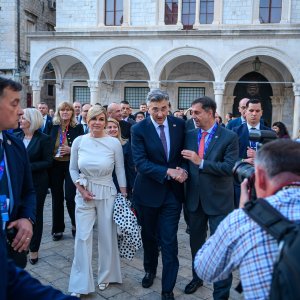 Uzvanici samita 'Inicijativa triju mora' prošetali Stradunom