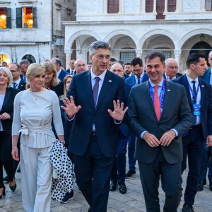 Uzvanici samita 'Inicijativa triju mora' prošetali Stradunom