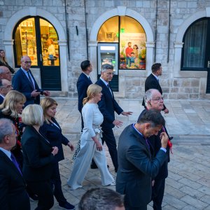 Uzvanici samita 'Inicijativa triju mora' prošetali Stradunom