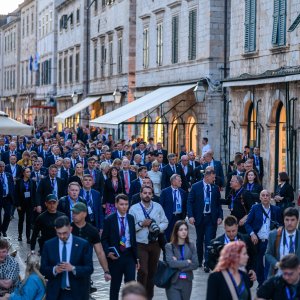 Uzvanici samita 'Inicijativa triju mora' prošetali Stradunom