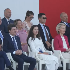 Vojni mimohod u Parizu