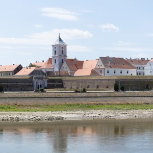 Rekordno niski vodostaj Drave kod Osijeka