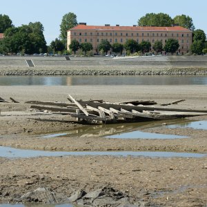 Rekordno niski vodostaj Drave kod Osijeka