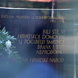 Diljem Hrvatske položeni vijenci i zapaljene svijeće povodom obljetnice Oluje