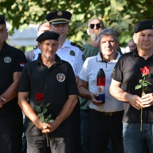 Diljem Hrvatske položeni vijenci i zapaljene svijeće povodom obljetnice Oluje