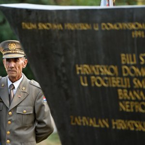 Diljem Hrvatske položeni vijenci i zapaljene svijeće povodom obljetnice Oluje