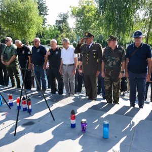 Diljem Hrvatske položeni vijenci i zapaljene svijeće povodom obljetnice Oluje