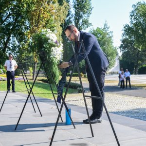 Diljem Hrvatske položeni vijenci i zapaljene svijeće povodom obljetnice Oluje