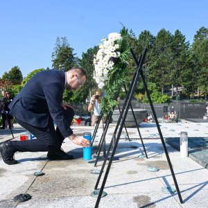 Diljem Hrvatske položeni vijenci i zapaljene svijeće povodom obljetnice Oluje