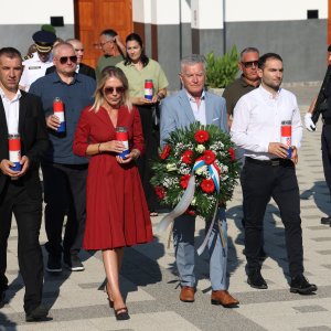 Diljem Hrvatske položeni vijenci i zapaljene svijeće povodom obljetnice Oluje