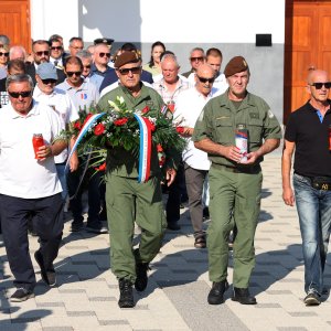 Diljem Hrvatske položeni vijenci i zapaljene svijeće povodom obljetnice Oluje