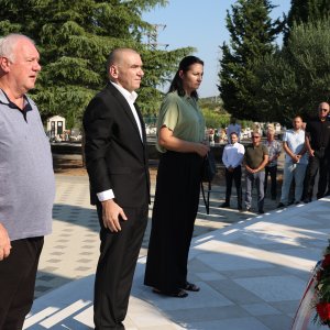 Diljem Hrvatske položeni vijenci i zapaljene svijeće povodom obljetnice Oluje