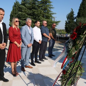 Diljem Hrvatske položeni vijenci i zapaljene svijeće povodom obljetnice Oluje