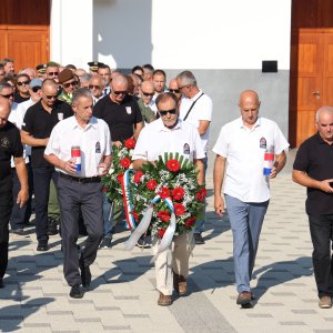 Diljem Hrvatske položeni vijenci i zapaljene svijeće povodom obljetnice Oluje