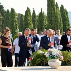 Diljem Hrvatske položeni vijenci i zapaljene svijeće povodom obljetnice Oluje